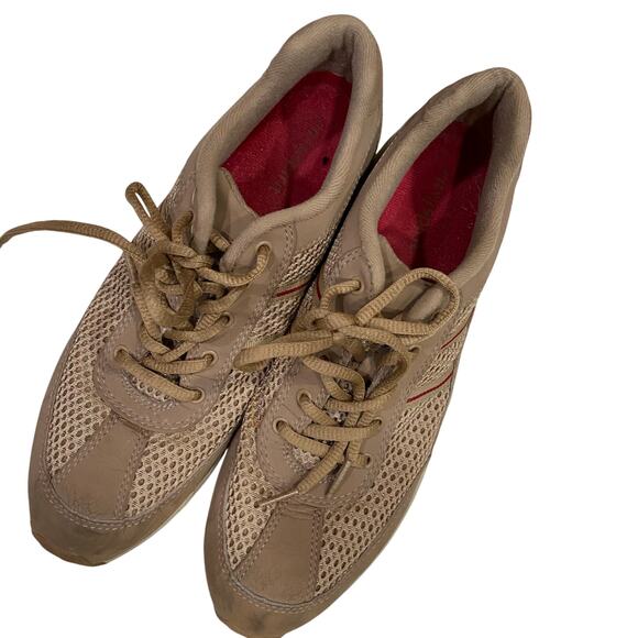 Easy Spirit Tan Sneakers Size 8.5 Narrow Lace Up Low Top Comfort Walking Shoes - Picture 1 of 9